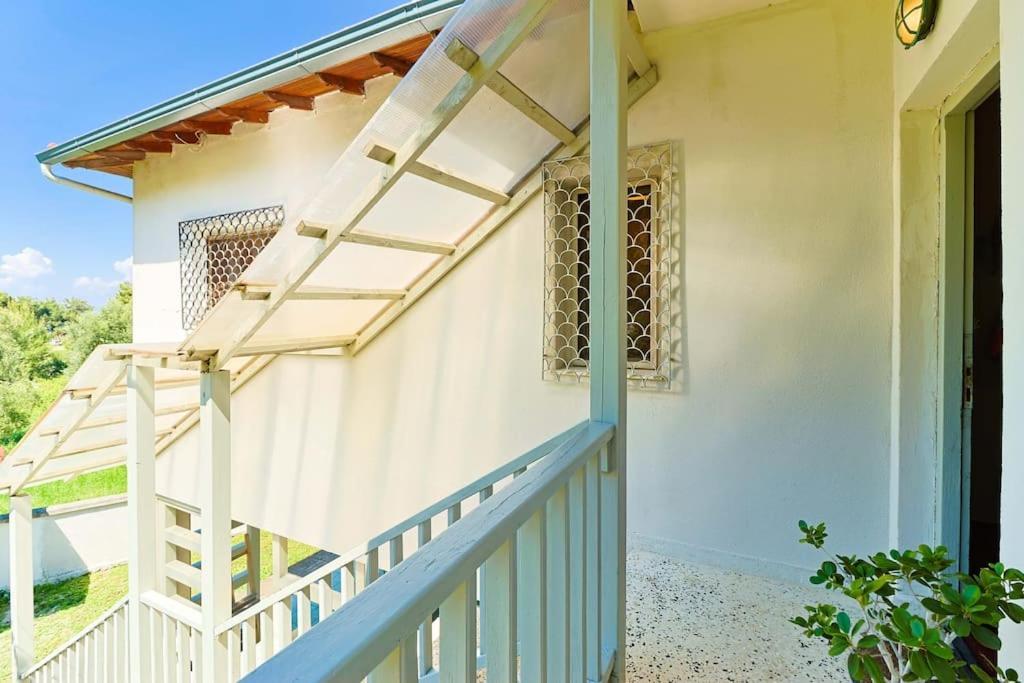 הוילה אפיטוס The Bright House By The Sea מראה חיצוני תמונה